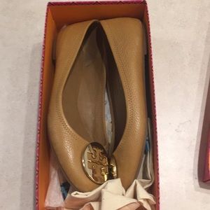 Tory Burch Reva flat in royal tan/gold